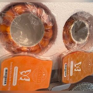 Scentsy Harvest pumpkin warmer and 2 scentsy bars